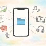 iPhoneの画面中央に「ファイル」アプリのアイコンがあり、そのまわりに写真や書類などのアイコンが穏やかにつながっている、安心感のある手書き風イラストのアイキャッチ画像。